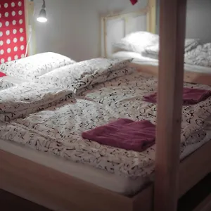hipster-hostel.inbudapesthotels.com/